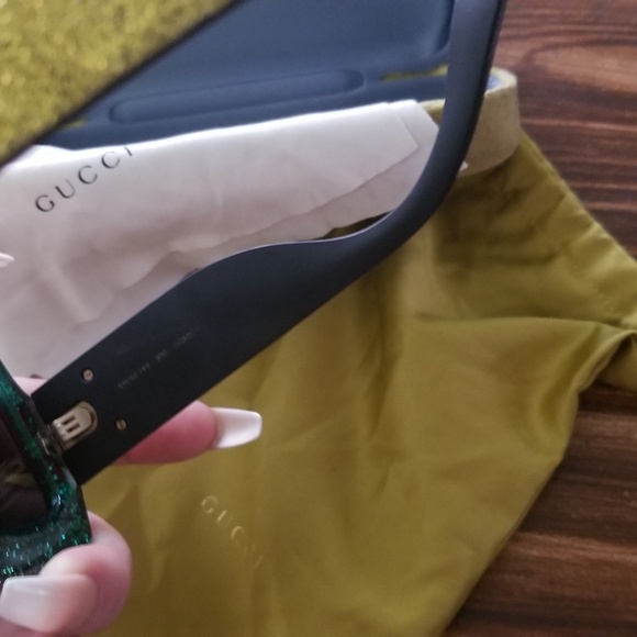 GUCCI SUNGLASSES - Picture 4 of 4